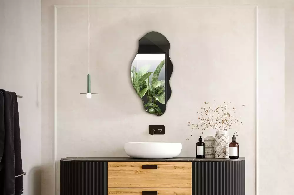 Nietypowe lustro ścienne jako oryginalna dekoracja