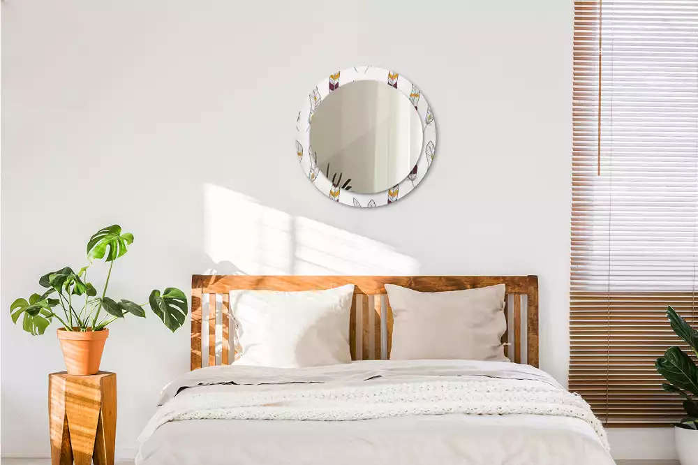 Lustro z drukowaną ramką w motywie piór