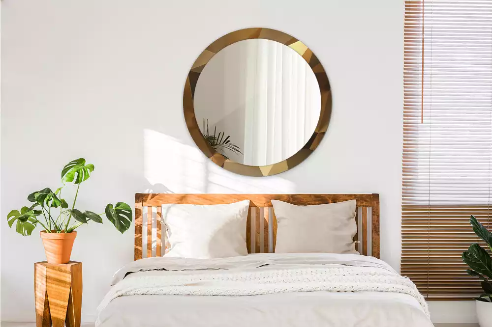 Lustro z drukowaną ramką o geometrycznym wzorze