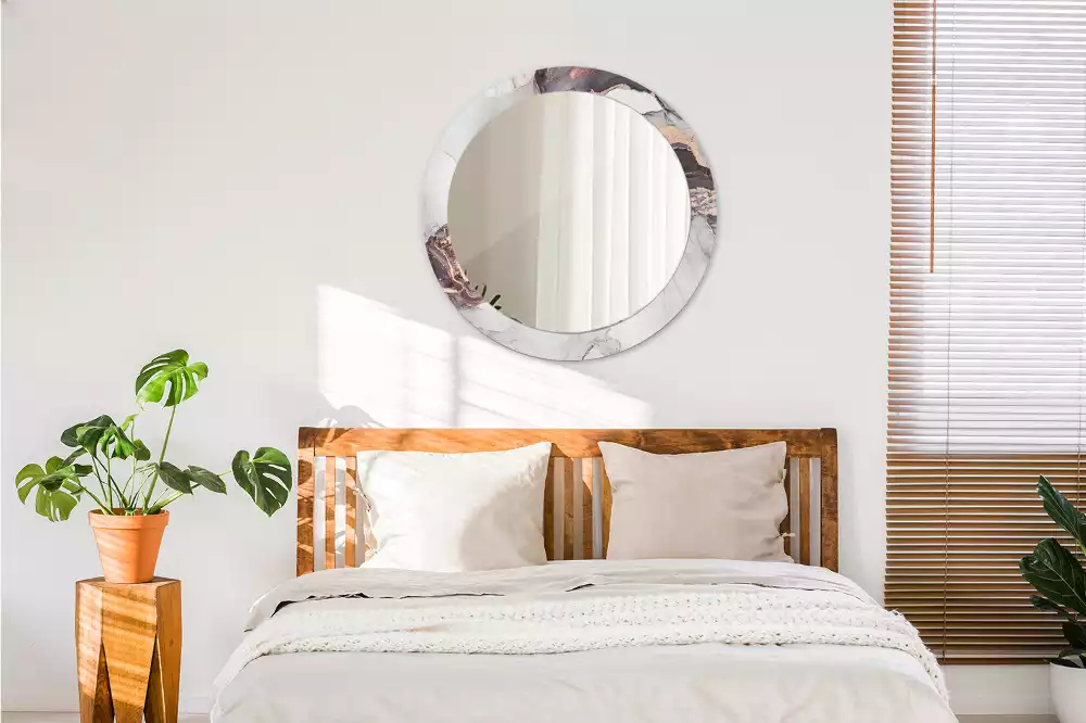 Lustro w ramie z nadrukiem o okrągłym kształcie z abstrakcyjnym motywem marmuru