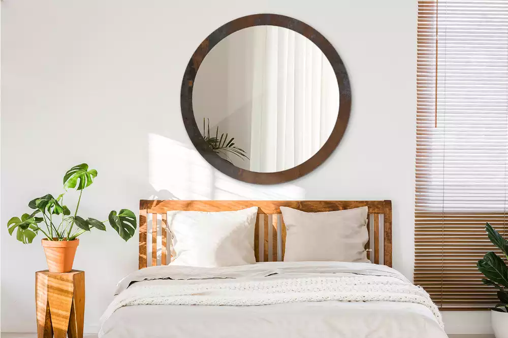 Lustro z drukowaną ramką w metalicznym, rustykalnym stylu