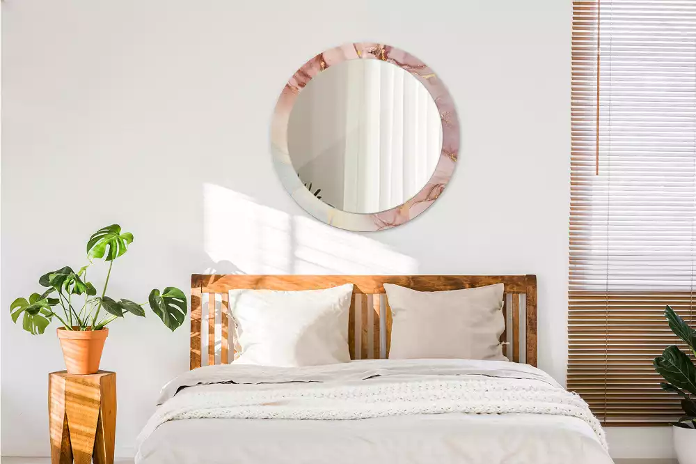 Lustro o okrągłej ramce z drukowanym motywem abstrakcyjnego płynu