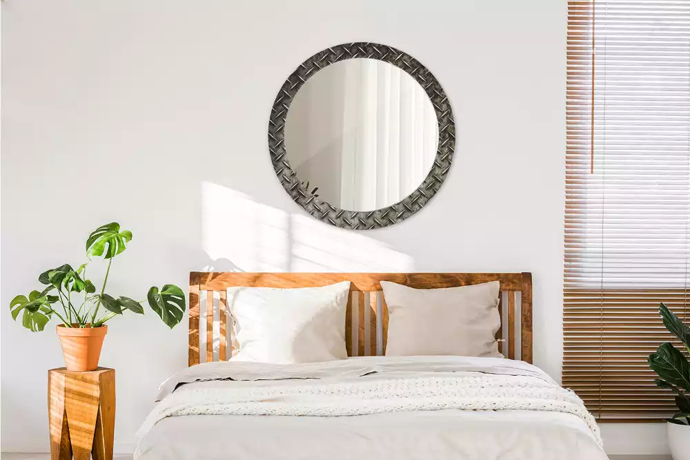 Lustro z drukowaną ramką w stalowej teksturze