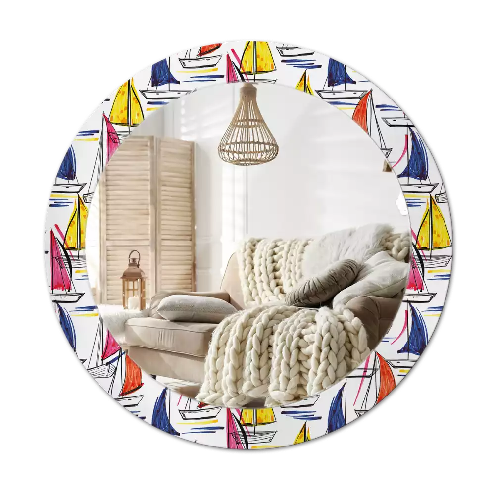 Lustro z ozdobną ramką z nadrukiem przedstawiającym kolorowe łódki