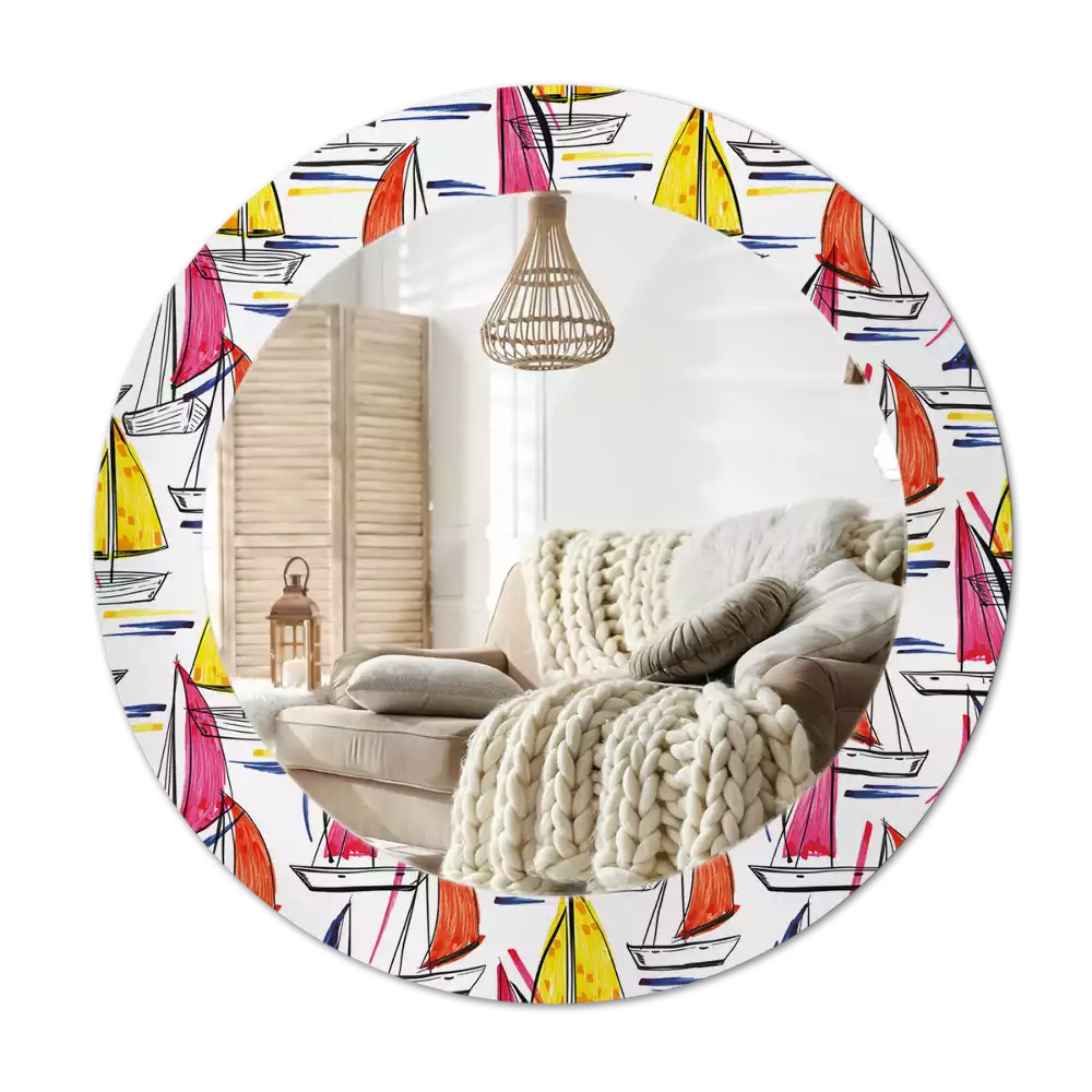 Lustro z ozdobną ramką z nadrukiem przedstawiającym kolorowe łódki