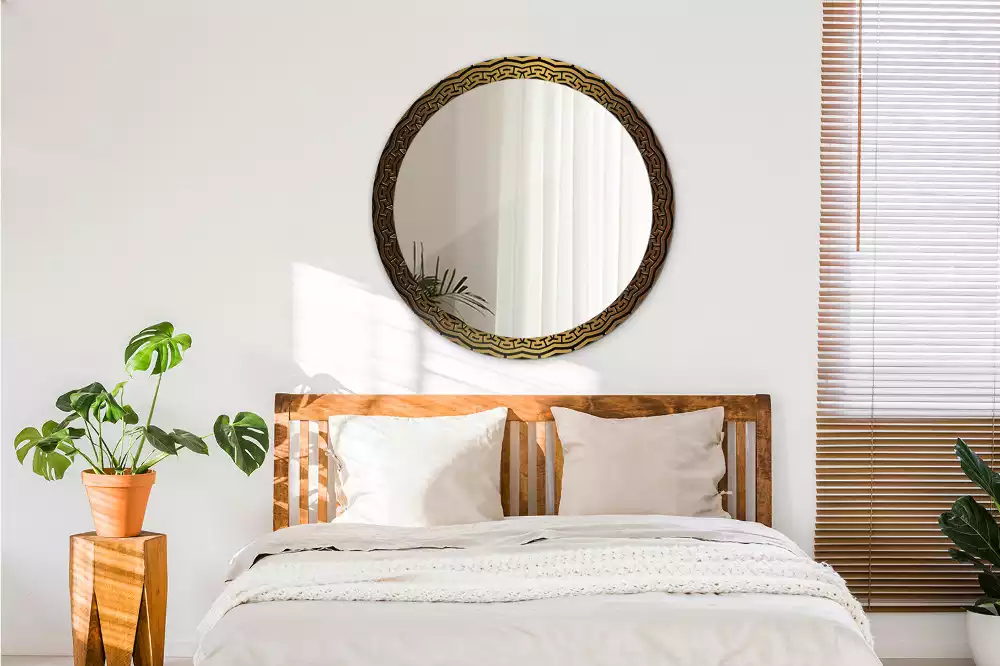 Lustro z okrągłą ramą z nadrukiem w motywie greckiego ornamentu