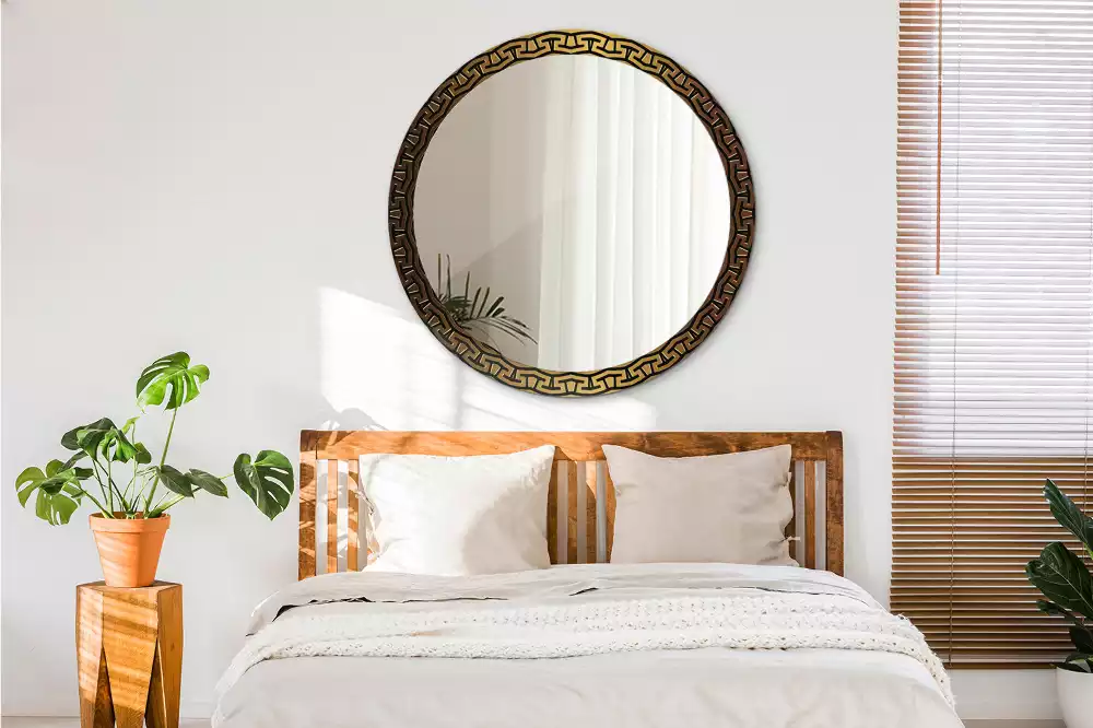 Lustro z okrągłą ramą z nadrukiem w motywie greckiego ornamentu