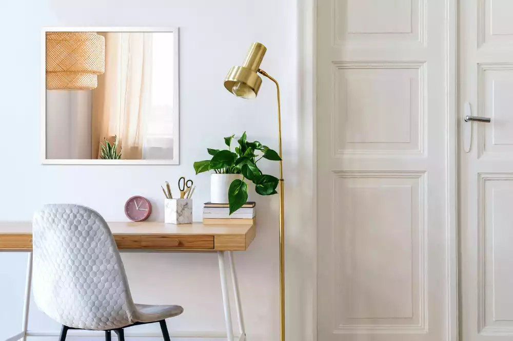 Lustro prostokątne dekoracyjne z białą ramą