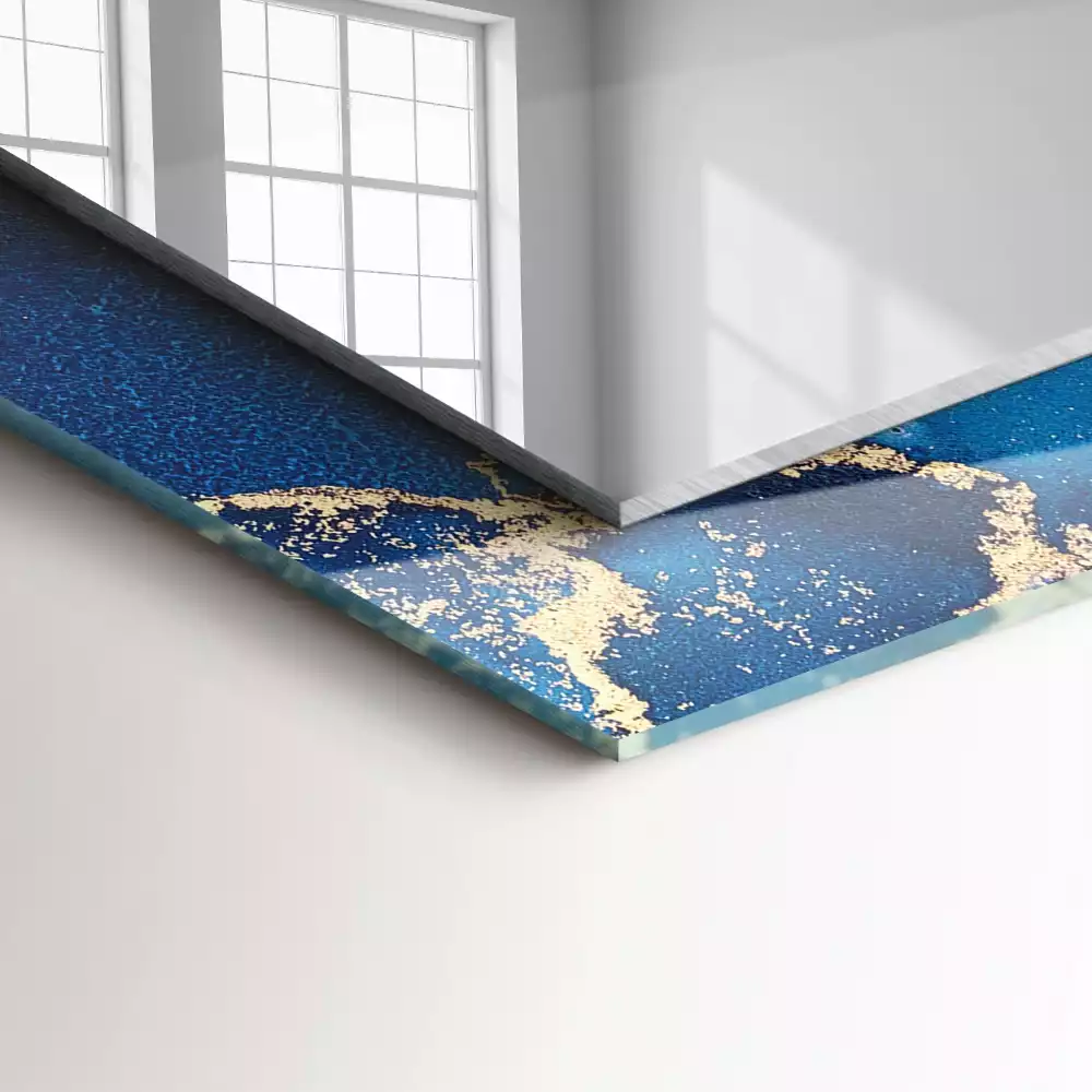 Lustro dekoracyjne z nadrukiem przedstawiającym abstrakcyjną sztukę plastyczną, w kształcie prostokąta