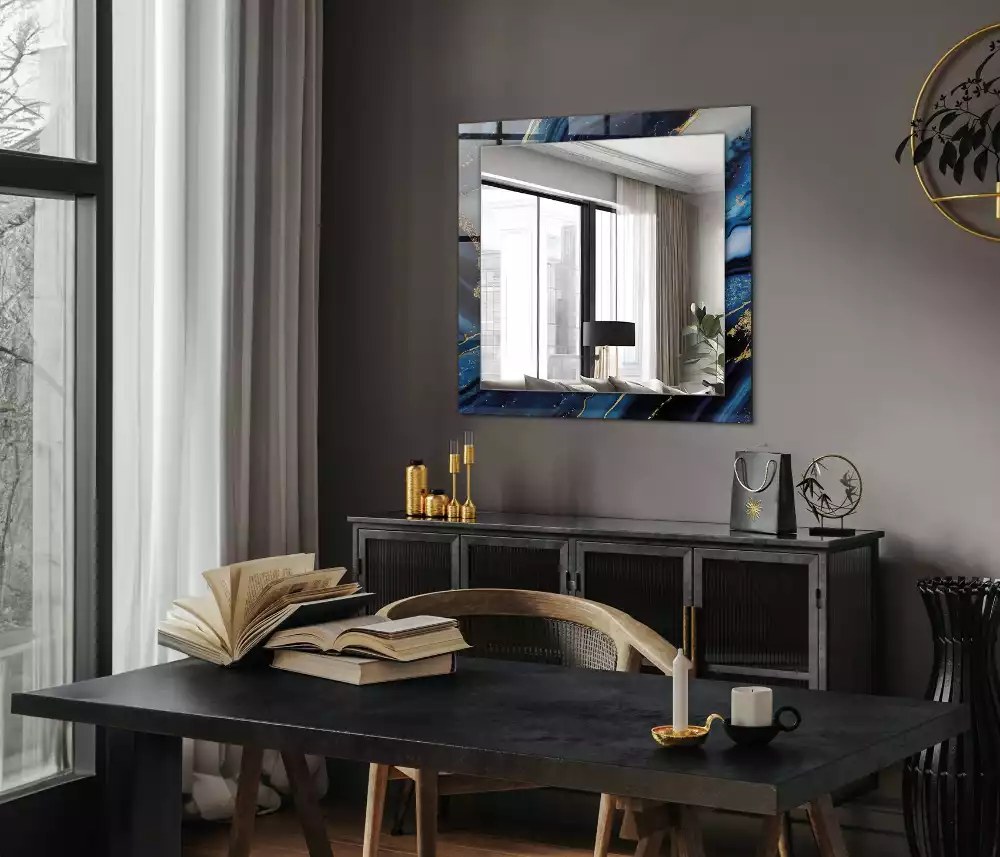 Lustro dekoracyjne z nadrukiem przedstawiającym abstrakcyjny motyw marmuru