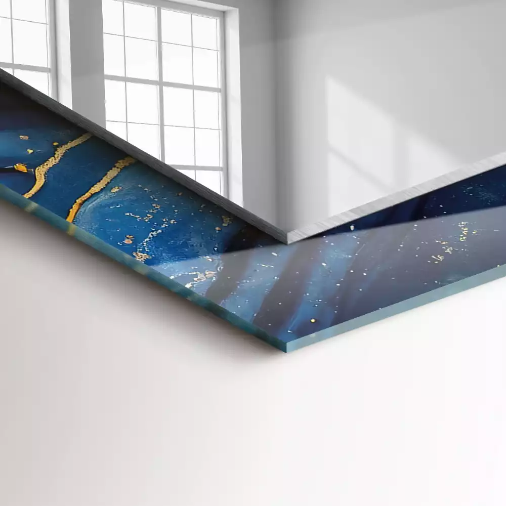 Lustro dekoracyjne z nadrukiem przedstawiającym abstrakcyjny motyw marmuru