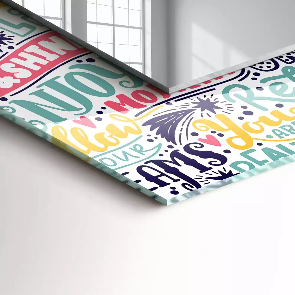 Lustro dekoracyjne z nadrukiem z kolorowymi motywacyjnymi napisami