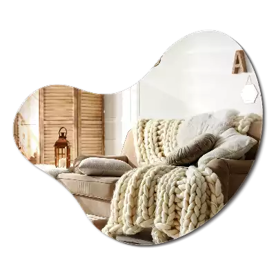 Lustro w organicznym kształcie bez ramy przeznaczone do zawieszenia